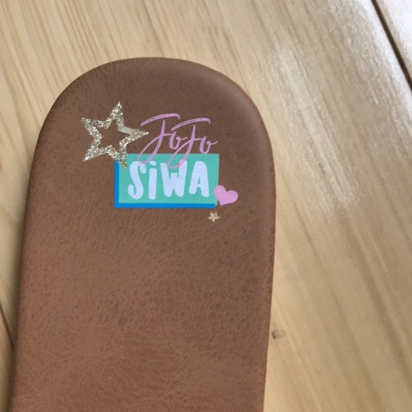 JoJo Siwa “Be You” sandals. - Picture 4 of 6